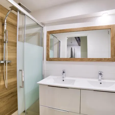 Superb Flat Near The In Antibes